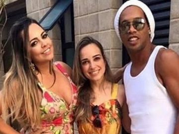Ronaldinho se casará con dos mujeres al mismo tiempo, según un diario de Brasil