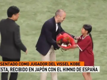 Andrés Iniesta, recibido con el himno de España en Japón Andrés Iniesta, recibido con el himno de España en Japón