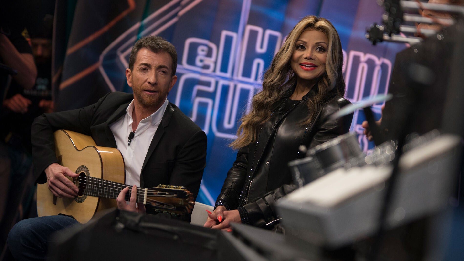 Pablo Motos interpreta 'Billie Jean' para La Toya Jackson con la orquesta rob&oacute;tica de Marron