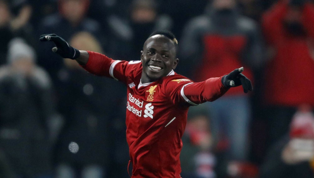 Mané celebra un gol con el Liverpool
