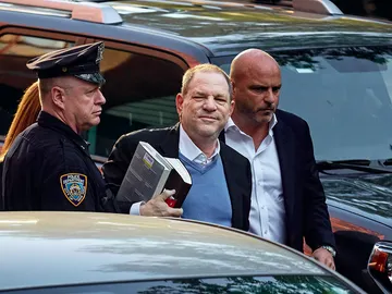 Harvey Weinstein tras ser detenido en Nueva York Harvey Weinstein tras ser detenido en Nueva York