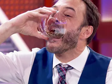 Pepe Rodríguez y Roberto Vilar enfrentados a comer grillos y ojos de pescado, entre otros manjares, para no confesar la verdad ante Jose Corbacho Pepe Rodríguez y Roberto Vilar enfrentados a comer grillos y ojos de pescado, entre otros manjares, para no confesar la verdad ante Jose Corbacho