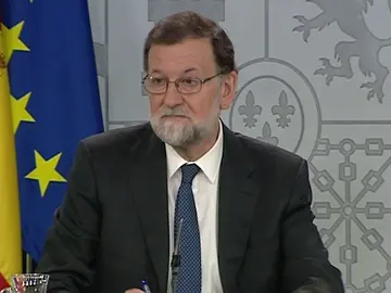 VÍDEO COMPLETO: Rajoy: "Esta moción de censura no tiene más objetivo que Sánchez sea presidente a cualquier precio y con quien sea" VÍDEO COMPLETO: Rajoy: "Esta moción de censura no tiene más objetivo que Sánchez sea presidente a cualquier precio y con quien sea"