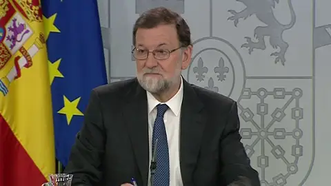 VÍDEO COMPLETO: Rajoy: "Esta moción de censura no tiene más objetivo que Sánchez sea presidente a cualquier precio y con quien sea" VÍDEO COMPLETO: Rajoy: "Esta moción de censura no tiene más objetivo que Sánchez sea presidente a cualquier precio y con quien sea"