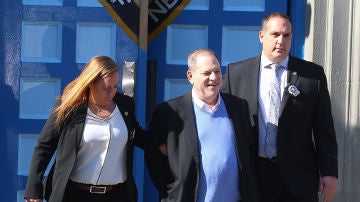 Harvey Weinstein tras ser detenido en Nueva York