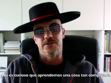 Un profesor americano, aclamado en Twitter por sus divertidos vídeos para enseñar inglés Un profesor americano, aclamado en Twitter por sus divertidos vídeos para enseñar inglés