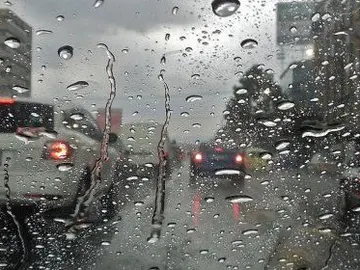 Vehículos parados por la intensa lluvia en Madrid Vehículos parados por la intensa lluvia en Madrid