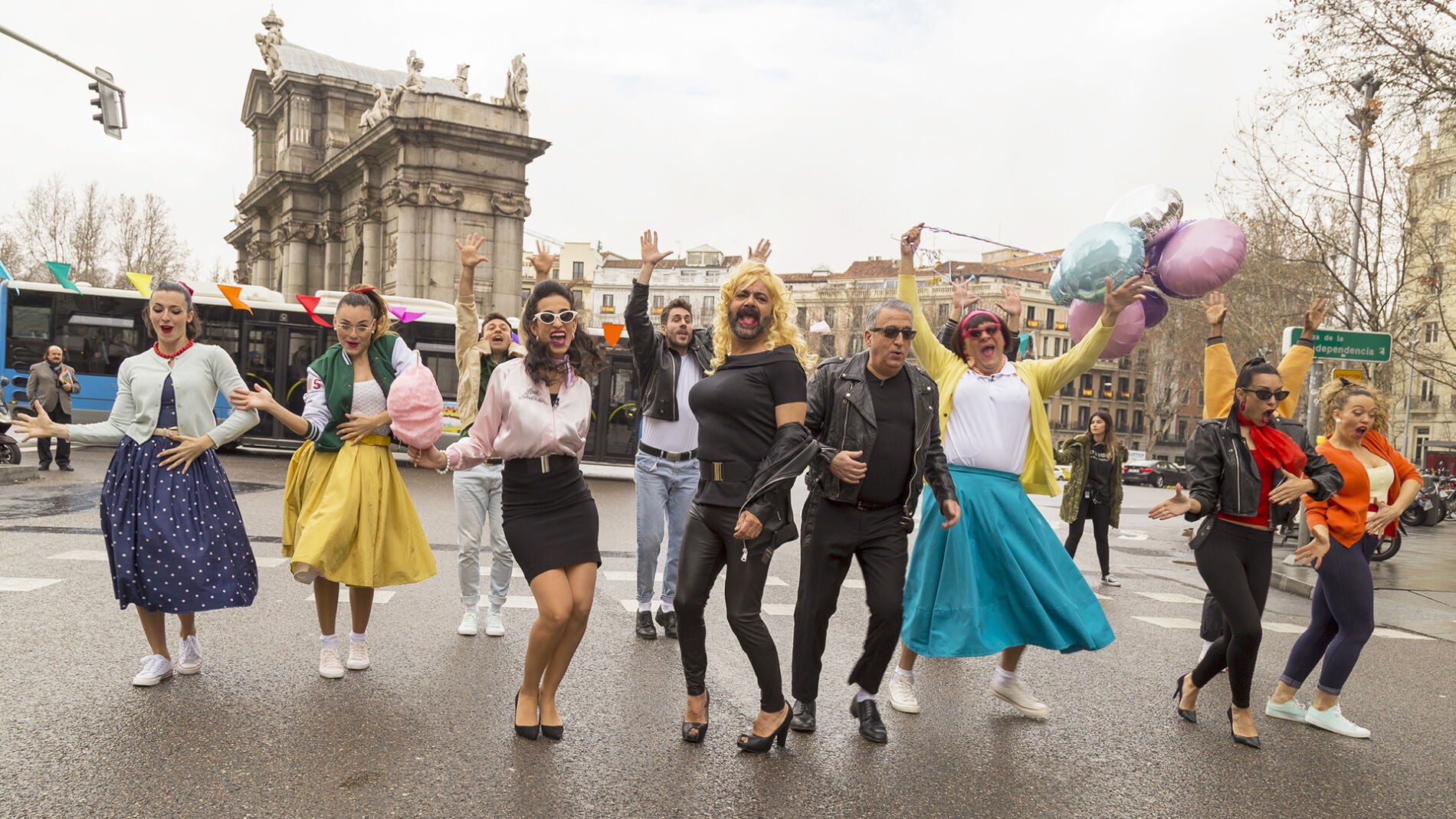 &lsquo;La noche de Rober&rsquo; recrea el musical &lsquo;Grease&rsquo; por las calles de Madrid