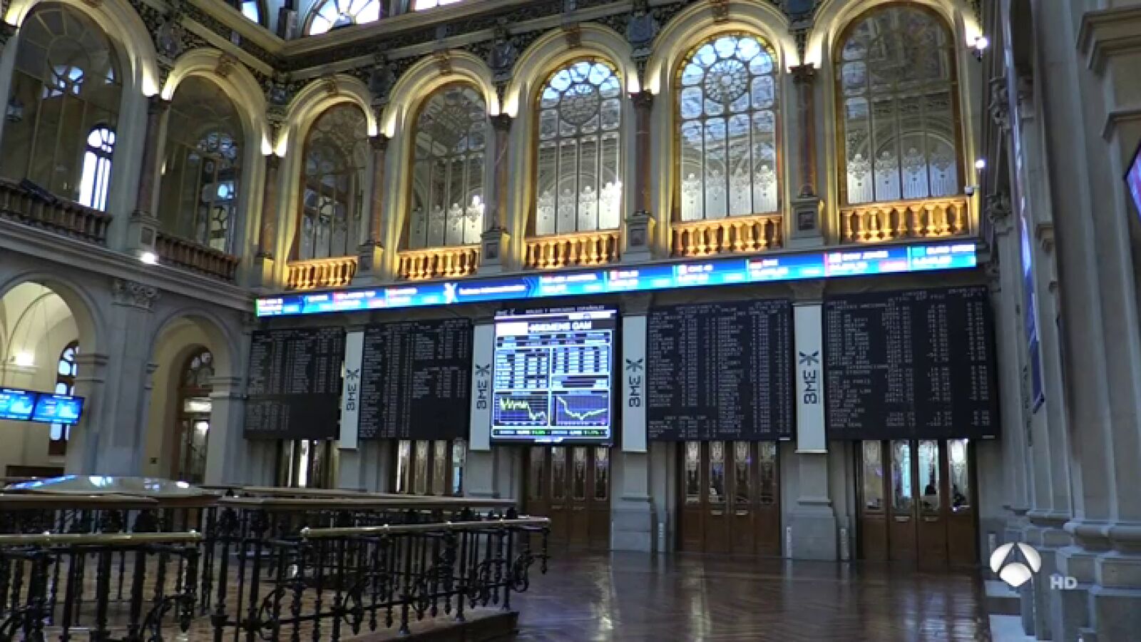 ¿Cómo afecta a los consumidores la caída de la Bolsa y la subida de la prima de riesgo lastrada por la inestabilidad política?