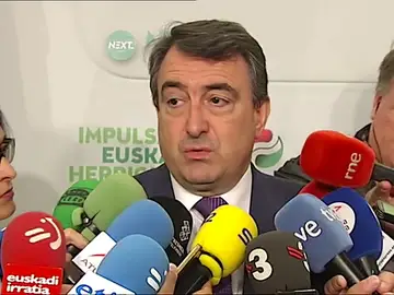 El PNV, dispuesto a hablar con PSOE de la moción de censura para saber su planteamiento sobre Euskadi y Cataluña El PNV, dispuesto a hablar con PSOE de la moción de censura para saber su planteamiento sobre Euskadi y Cataluña