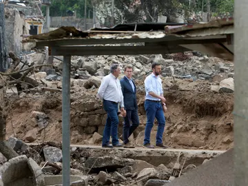 El presidente de la Xunta Alberto Nuñez Feijóo, visita la localidad gallega de Tui El presidente de la Xunta Alberto Nuñez Feijóo, visita la localidad gallega de Tui