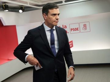 El secretario general del PSOE, Pedro Sánchez, durante la rueda de prensa tras la reunión de la Ejecutiva Federal del partido, en la sede de Ferraz