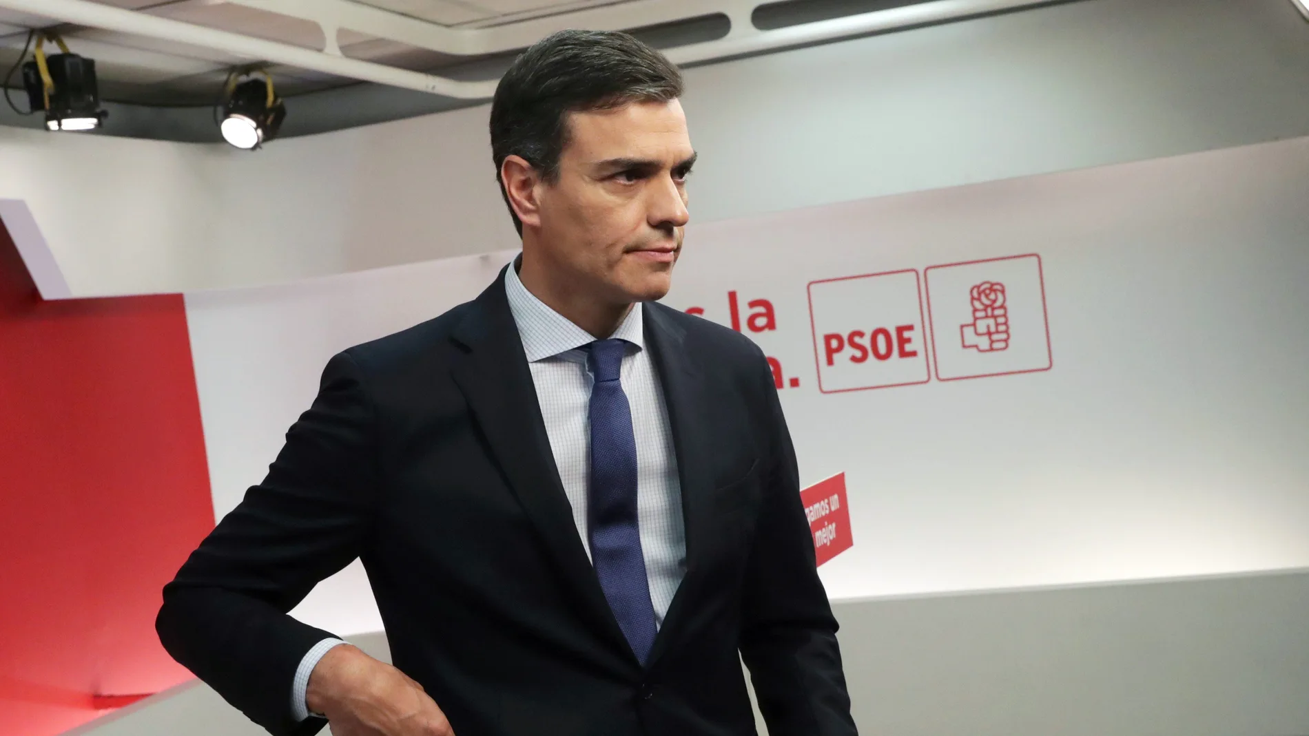 El secretario general del PSOE, Pedro Sánchez, durante la rueda de prensa tras la reunión de la Ejecutiva Federal del partido, en la sede de Ferraz El secretario general del PSOE, Pedro Sánchez, durante la rueda de prensa tras la reunión de la Ejecutiva Federal del partido, en la sede de Ferraz