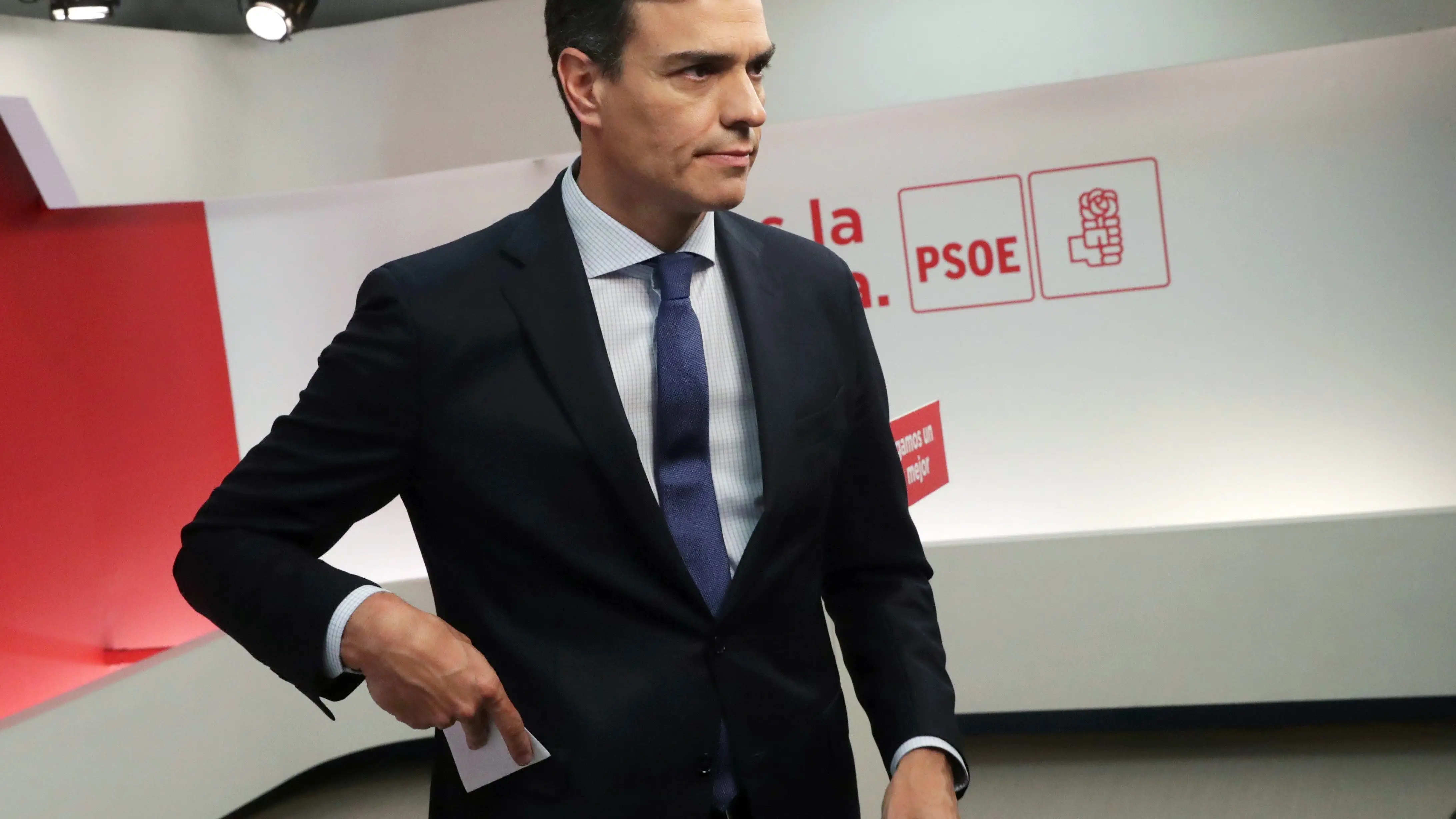 El secretario general del PSOE, Pedro Sánchez, durante la rueda de prensa tras la reunión de la Ejecutiva Federal del partido, en la sede de Ferraz El secretario general del PSOE, Pedro Sánchez, durante la rueda de prensa tras la reunión de la Ejecutiva Federal del partido, en la sede de Ferraz