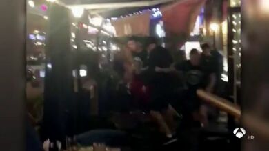 Un grupo de ultras ucranianos agreden a seguidores del Liverpool en Kiev