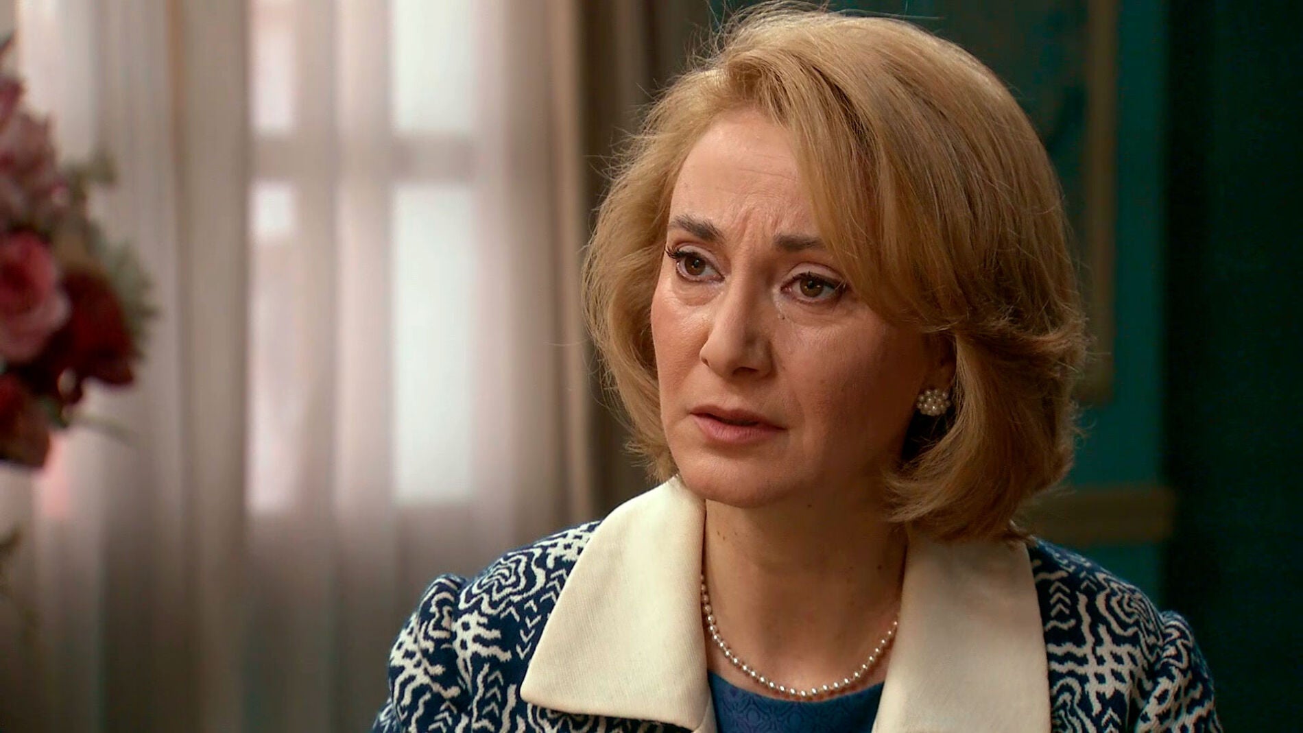Matilde se disculpa con Charo y le ruega saber toda la verdad