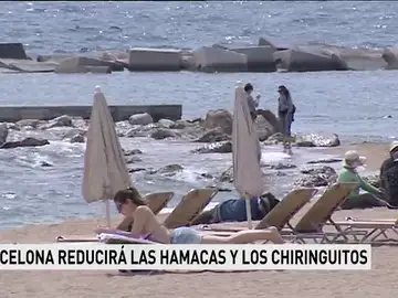Barcelona reducirá la hamacas y los chiringuitos Barcelona reducirá la hamacas y los chiringuitos