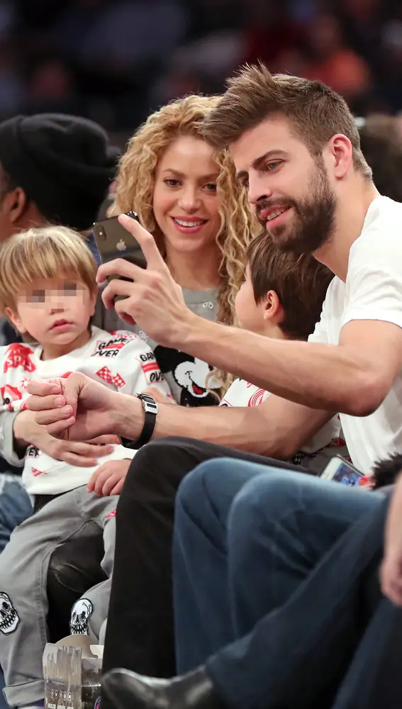 Piqué y Shakira junto a sus hijos