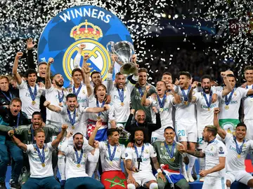Sergio Ramos levanta la Copa de Europa en Kiev Sergio Ramos levanta la Copa de Europa en Kiev