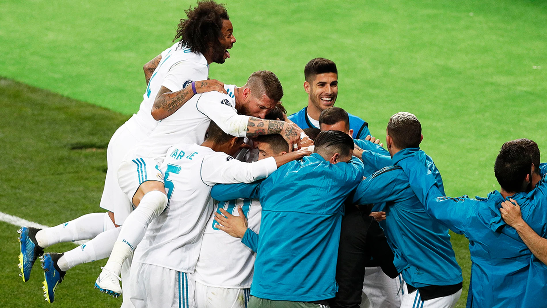 Los jugadores del Real Madrid celebran el 3-1 ante el Liverpool