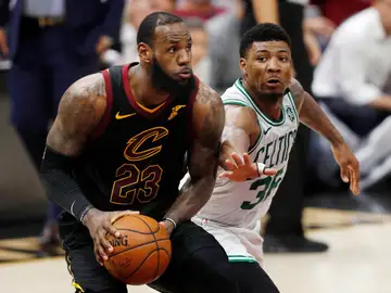 James ante los Celtics James ante los Celtics