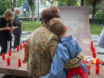 Homenaje de las familias a los 62 militares fallecidos en el accidente del Yak-42 Homenaje de las familias a los 62 militares fallecidos en el accidente del Yak-42