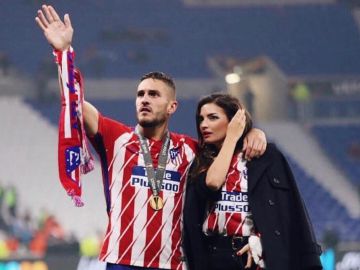 Koke Resurrección con su pareja, Beatriz Espejel Koke Resurrección con su pareja, Beatriz Espejel