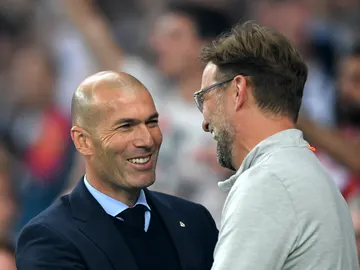 Zidane y Klopp se saludan Zidane y Klopp se saludan
