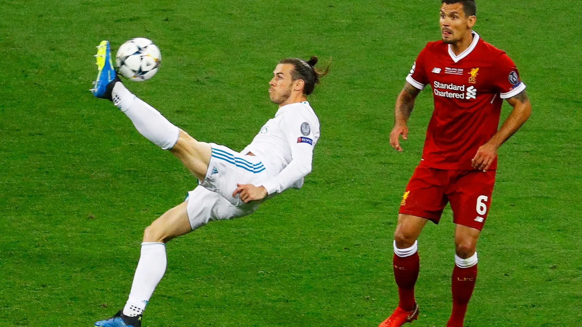 Gareth Bale marca el 2-1 durante la final de la UEFA Champions League de chilena 