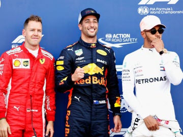 Daniel Ricciardo, con Vettel y Hamilton