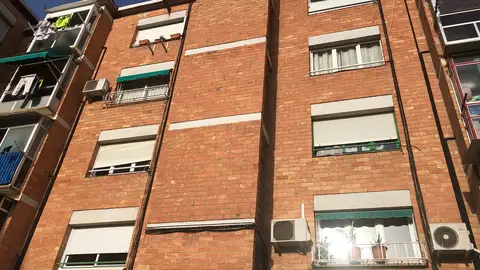 Fachada del edificio que ha sido desalojado en Sabadell Fachada del edificio que ha sido desalojado en Sabadell