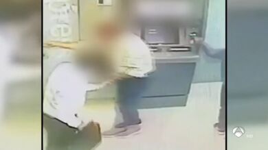Así es el 'timo del ayudante', utilizado habitualmente para engañar a personas mayores 