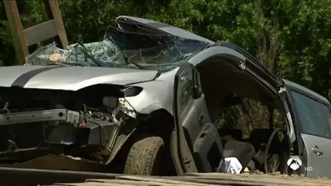 Tres muertos al ser arrollados por un tren de mercancías en Fontanar cuando viajaban en su coche Tres muertos al ser arrollados por un tren de mercancías en Fontanar cuando viajaban en su coche