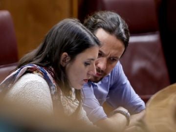 Irene Montero y Pablo Iglesias en el Congreso de los Diputados