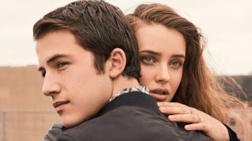 Katherine Langford y Dylan Minnete, protagonistas de 'Por 13 razones'