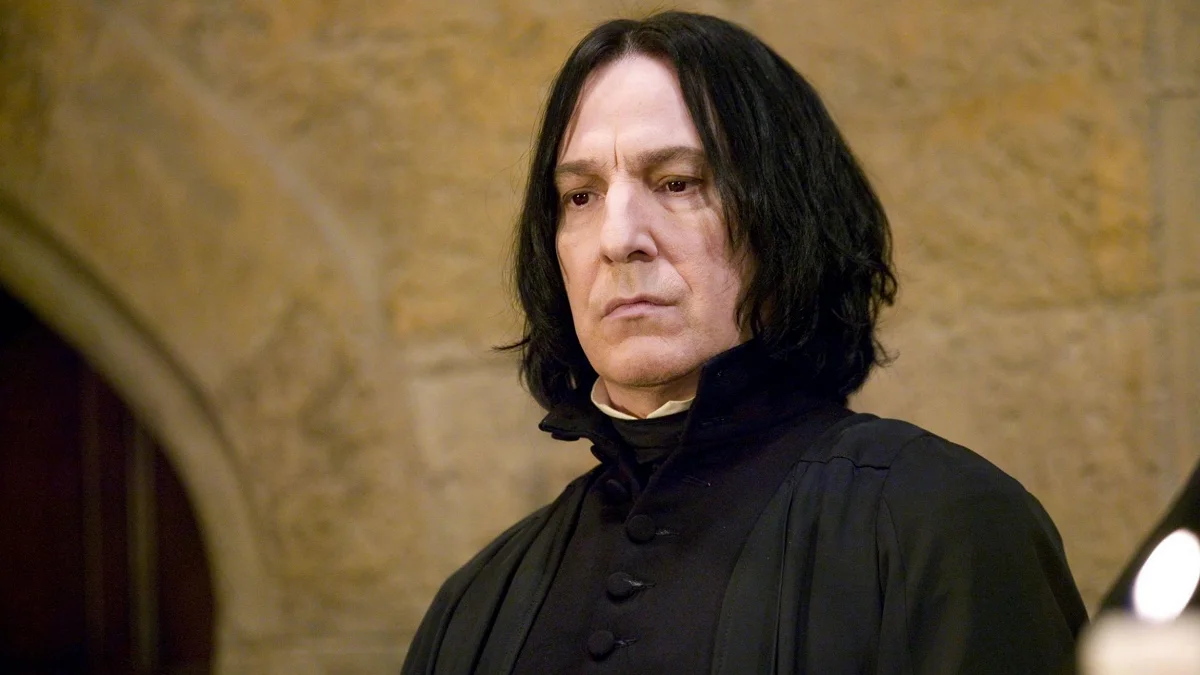 Alan Rickman como Severus Snape