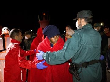 Rescate de un grupo de inmigrantes por efectivos de Salvamento Marítimo