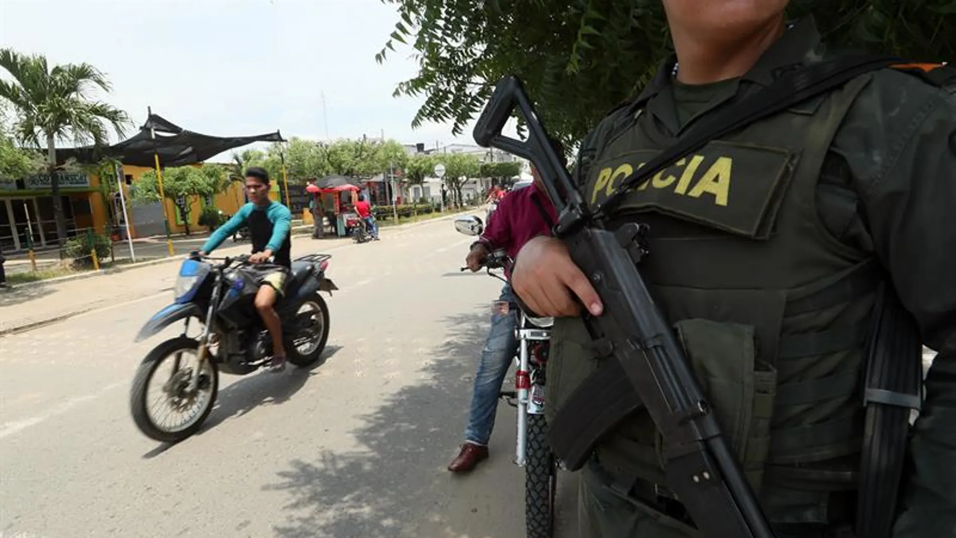 Un policía en Colombia Un policía en Colombia