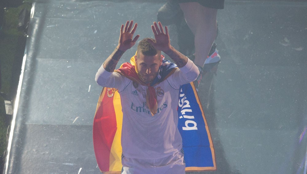 Sergio Ramos se arrodilla ante la Decimotercera