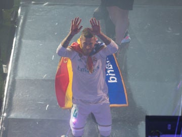 Sergio Ramos se arrodilla ante la Decimotercera
