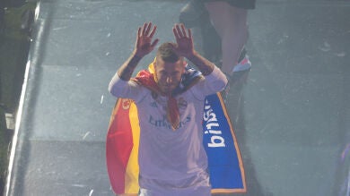 La broma de Sergio Ramos a Florentino en la celebración del Bernabéu: 