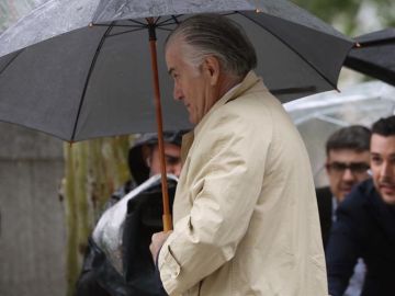 Bárcenas, al salir de su vivienda en Madrid