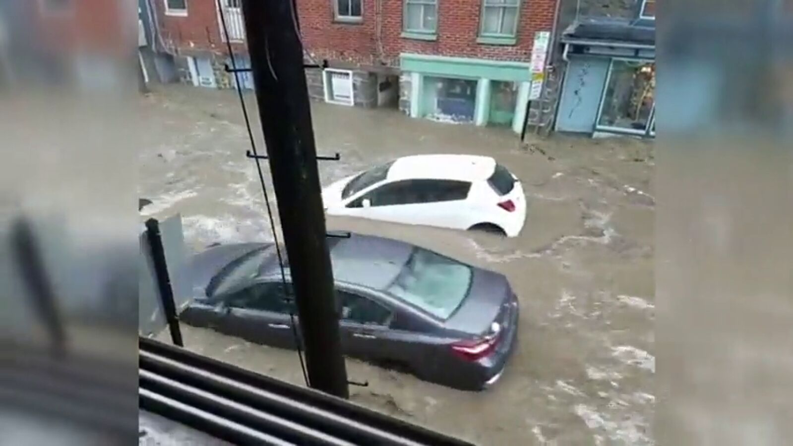 Las fuertes lluvias provocan fuertes inundaciones en gran parte de Maryland, en Estados Unidos