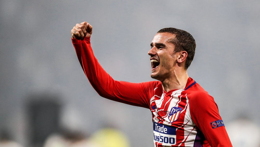 Griezmann celebra la Europa League con el Atlético de Madrid