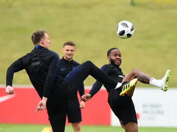 Sterling y su polémico tatuaje en su pierna derecha Sterling y su polémico tatuaje en su pierna derecha