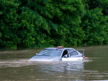 Coche inundado en Maryland Coche inundado en Maryland