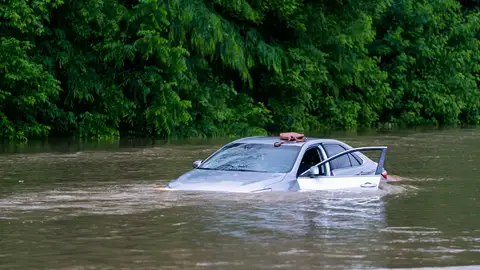 Coche inundado en Maryland Coche inundado en Maryland