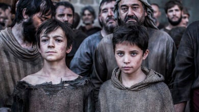 Arnau y Joan acompañan a la host a la guerra, ¡vía fora!