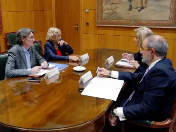 Reunión entre Manuela Carmena y Fátima Báñez Reunión entre Manuela Carmena y Fátima Báñez