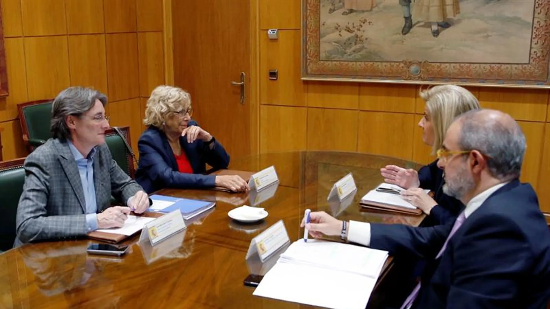 Reunión entre Manuela Carmena y Fátima Báñez Reunión entre Manuela Carmena y Fátima Báñez